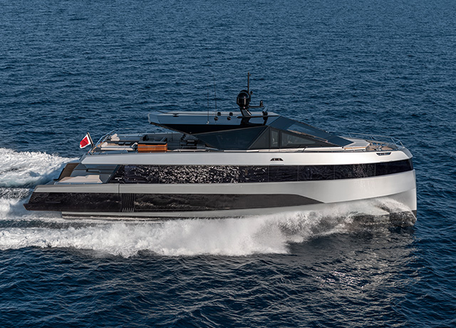 Ferretti Group al Monaco Yacht Show celebra i 60 anni di CRN e importanti investimenti in innovazione e sostenibilità.