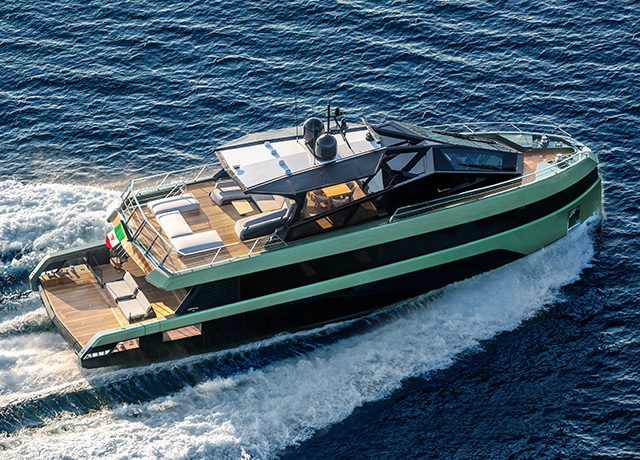 Ferretti Group al Miami International Boat Show 2024 con due fantastiche première.