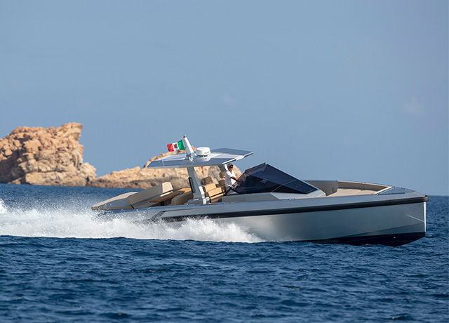 Ferretti Group al Boot Di Düsseldorf con la world première Riva Iseo Super e altre grandi novità. 
 
