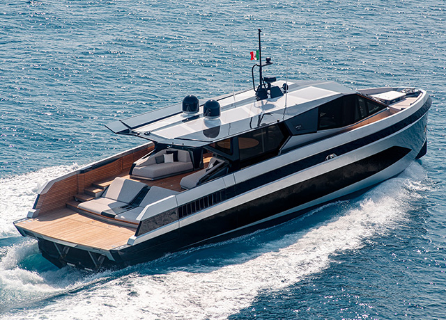 Ferretti Group protagonista al Salone Nautico di Venezia con due anteprime mondiali.